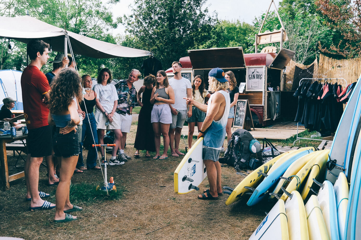 Surf lessons for all Levels Campamento de Surf Surflessen voor alle niveaus